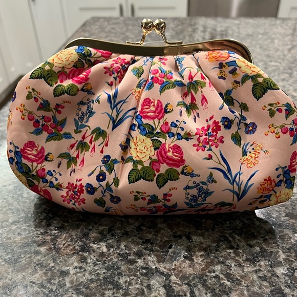 Classy vintage cosmetic brand from the vintage company. Never used - Picture 2 of 3